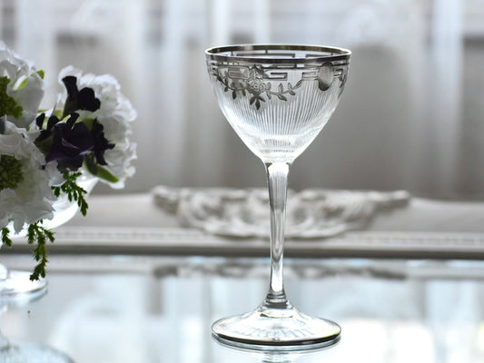 シルバーオーバーレイのカクテルグラス